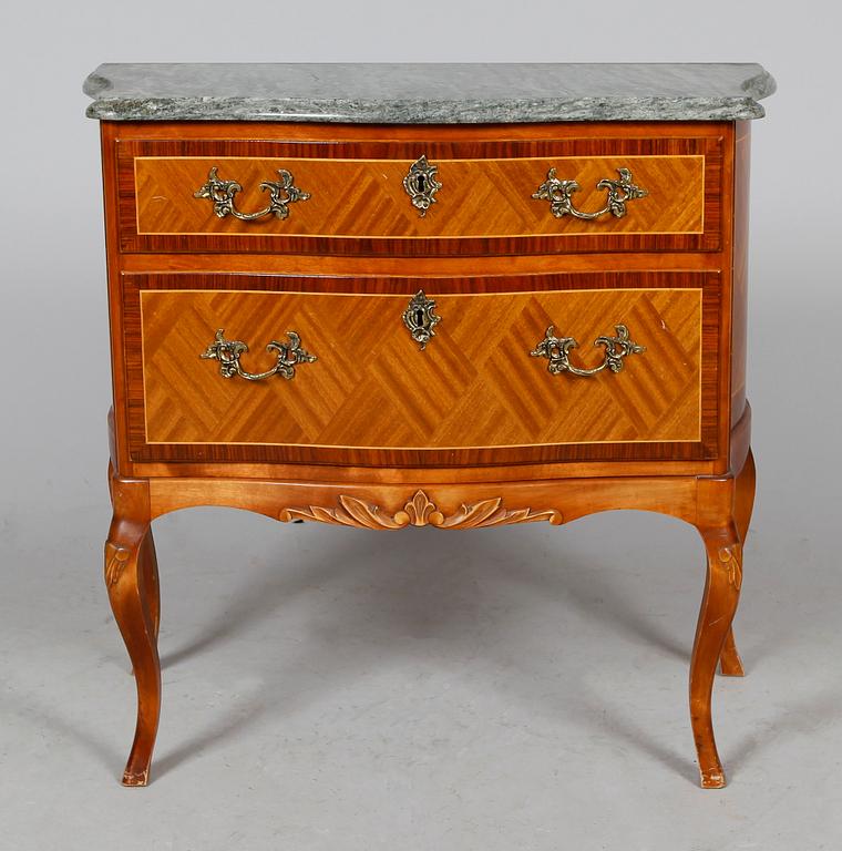 BYRÅ, rokokostil, 1900-talets andra hälft.