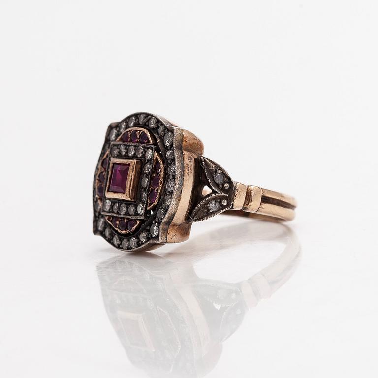 Ring, 8/8 cut diamonds, rubies, 14K (56) gold, silver.
