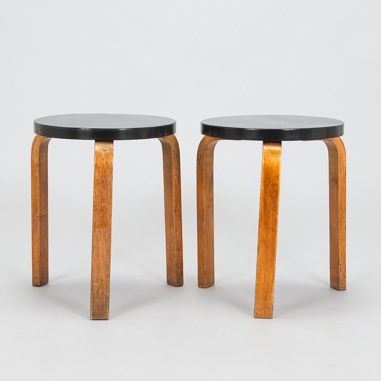 Alvar Aalto, jakkarapari, malli 60, O.Y. Huonekalu-ja Rakennustyötehdas A.B, Finmar, Suomi, 1934–39.