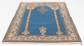 Rug, oriental, circa 205 x 135 cm.