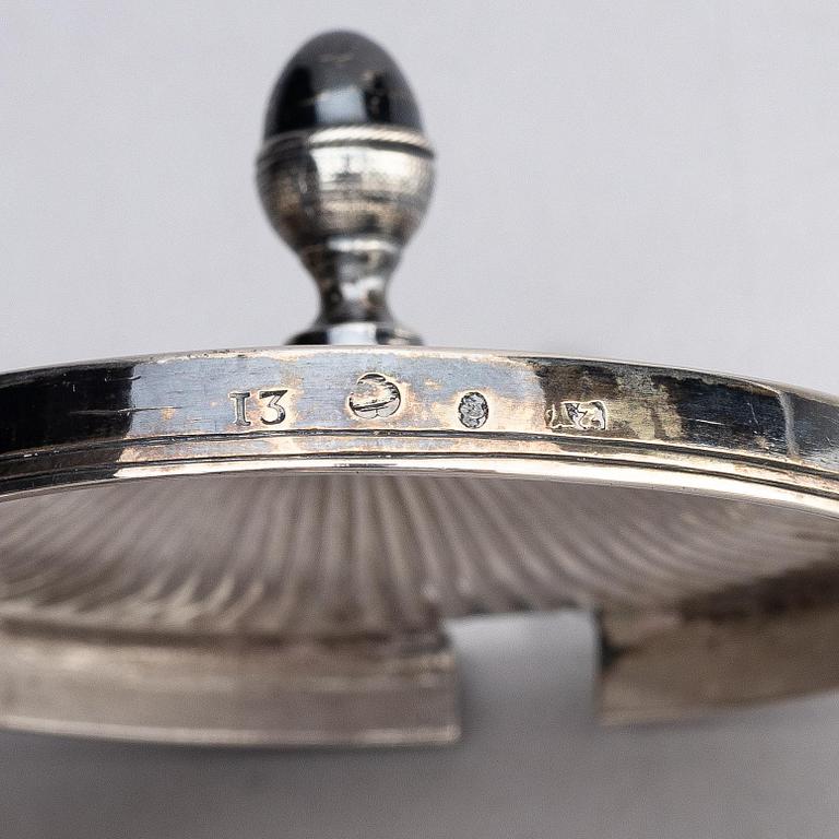 A Swedish 19th century silver mustard pot and spoon, mark of Adolf Zethelius, Stockholm 1815.