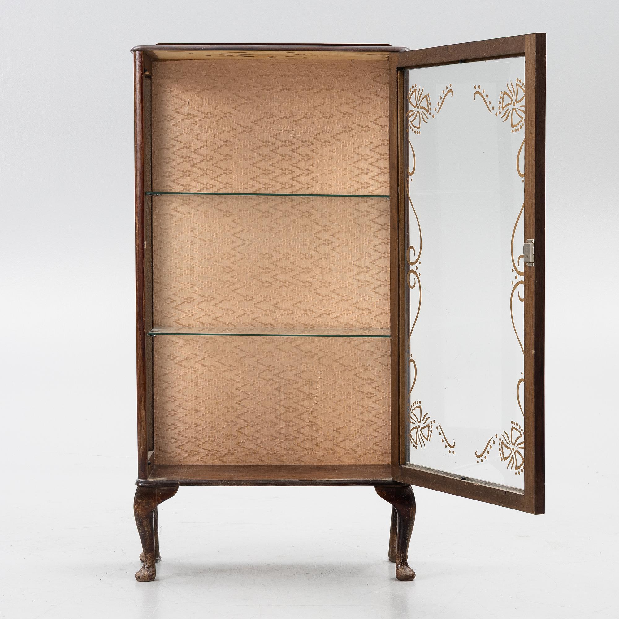 A display cabinet, first half of the 20th century.