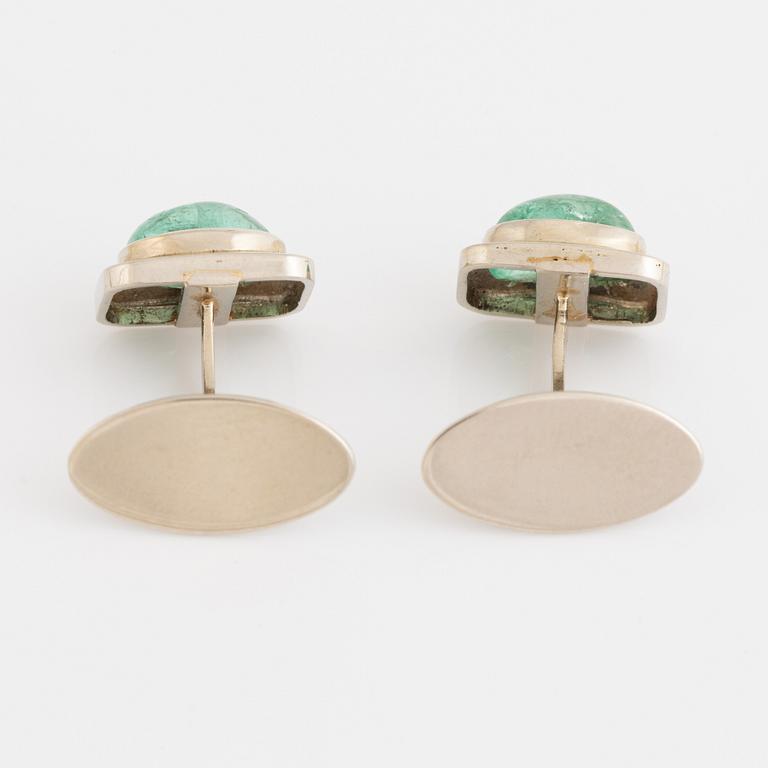 18K white gold and cabochon cut emerald cufflinks.