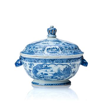 1088. A blue and white tureen with cover, Qing dynasty, Qianlong (1736-95).