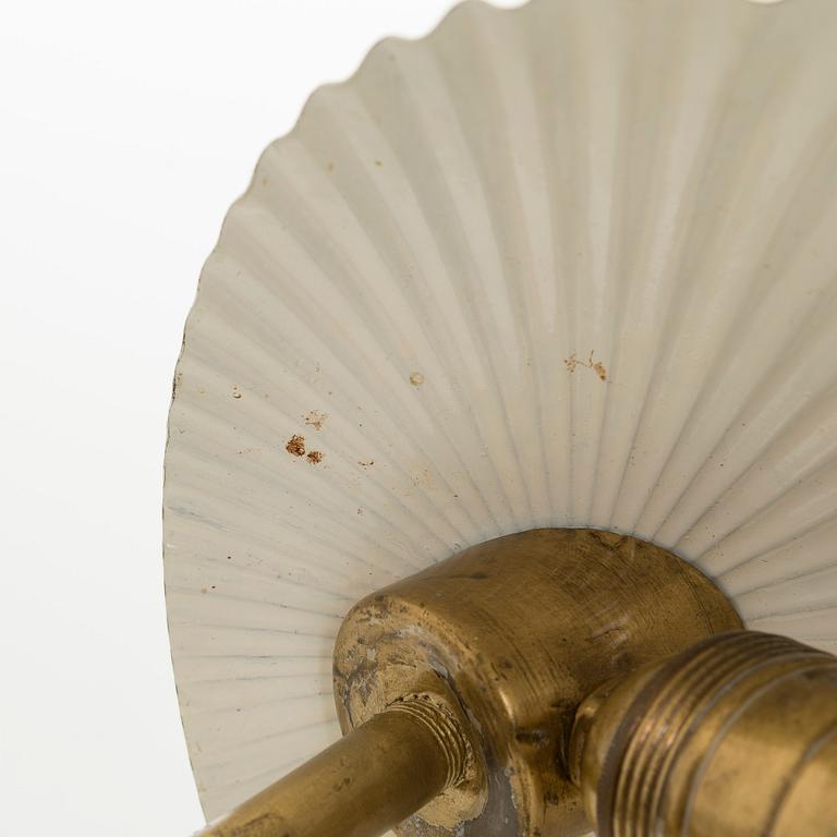 Paavo Tynell, a 1940s '5321' 'The Shell' table lamp for Taito.