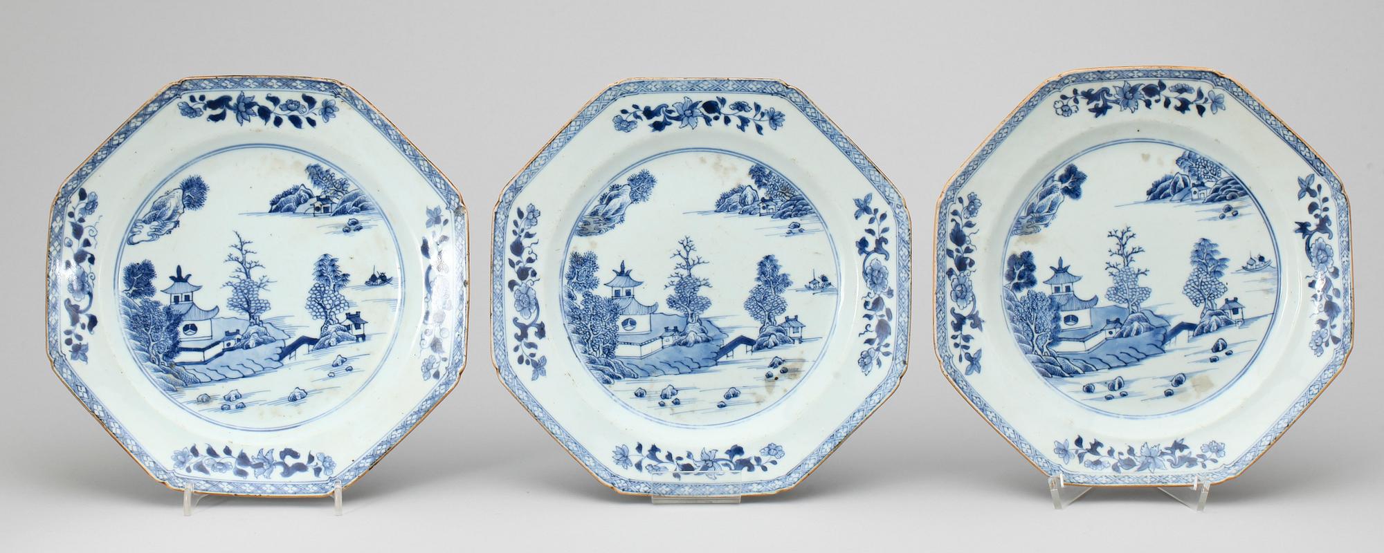 TALLRIKAR, 3 st, porslin, Kina, Qing dynastin, Qianlong (1735-96).