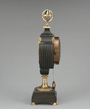 BORDSPENDYL. Frankrike, omkring år 1800.
