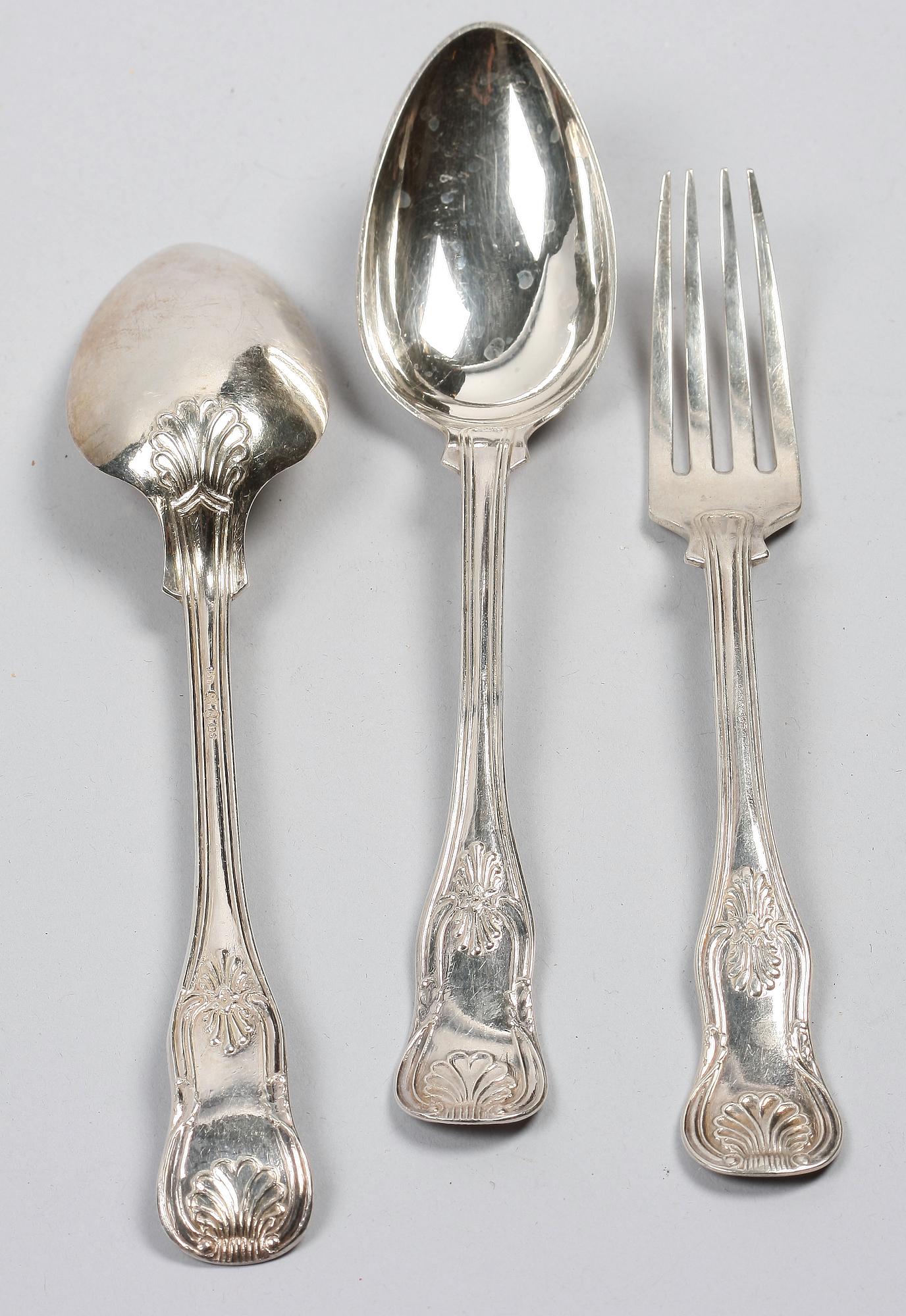 SERVISBESTICK, 14 st, silver, 1800-tal. Modell Engelsk snäck.