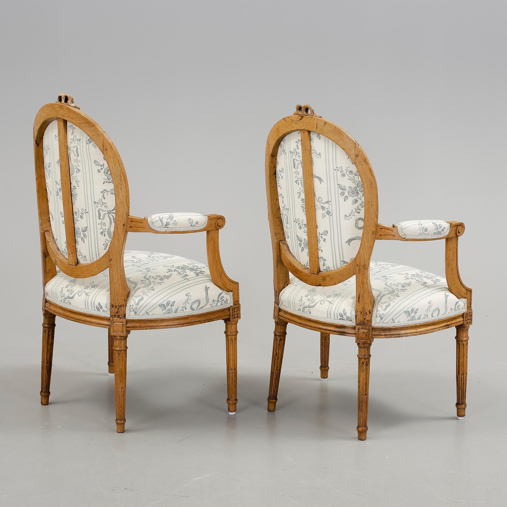 KARMSTOLAR, ett par, Louis XVI-stil, Frankrike, 1800-tal.