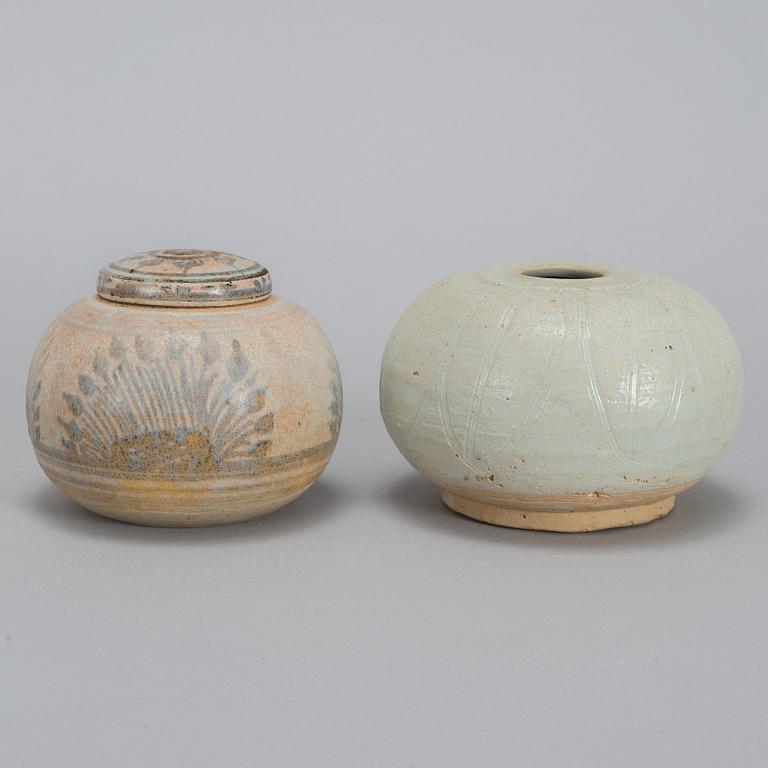 A group of five Southeast asian ceramic jars/pots, 19th century.