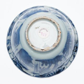 A blue and white kraak cup, Ming dynasty, Wanli (1572-1620).