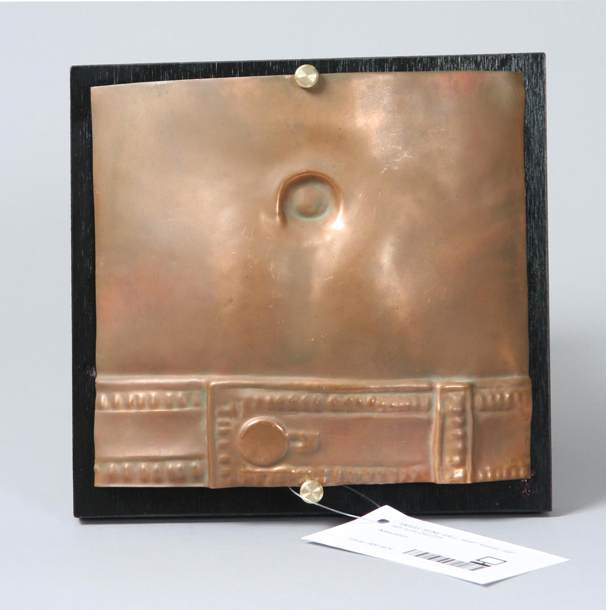 RUNE SÄLL, relief i koppar, sign och numr 242/375.