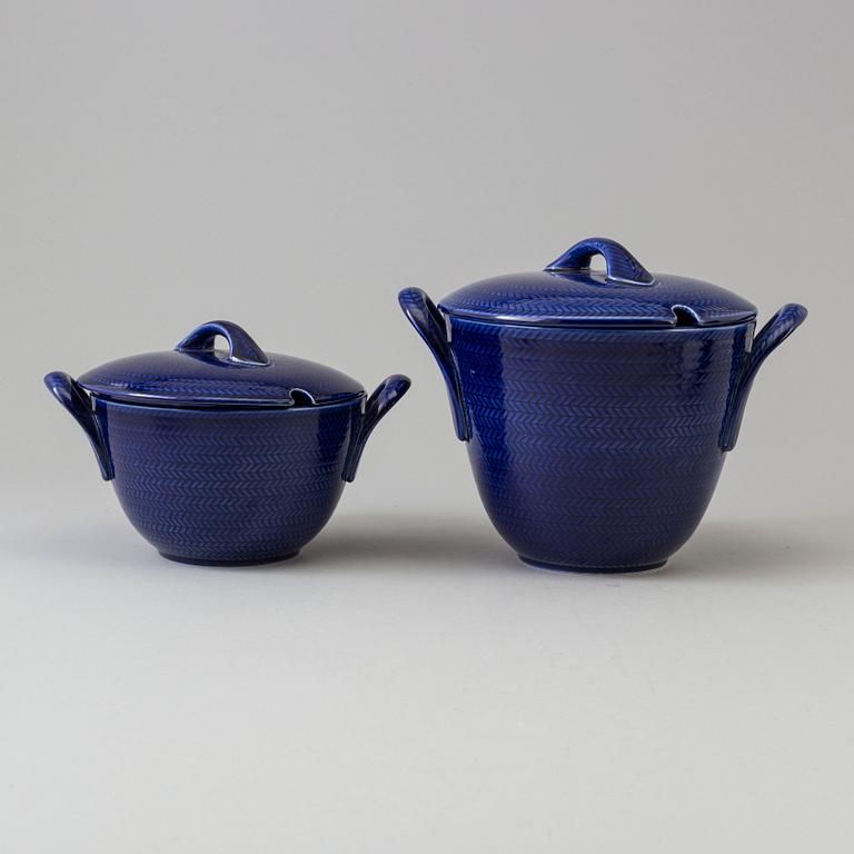55 pcs of 'Blå Eld' porcelain service by Hertha Bengtsson fr Gustavsberg, second half of the 20th century.
