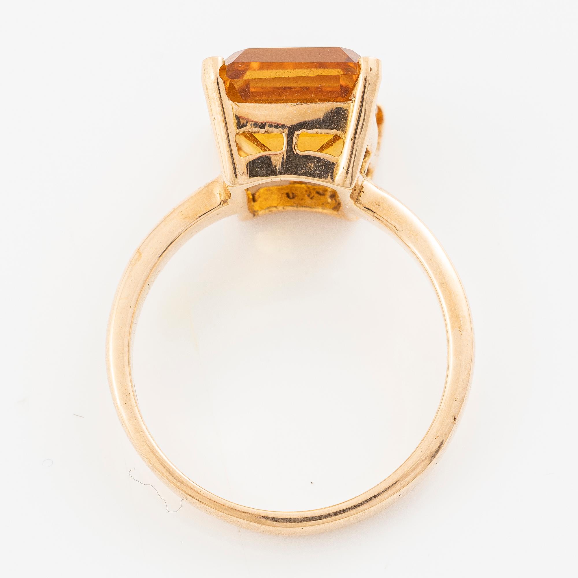 18K gold ring with a faceted citrine.