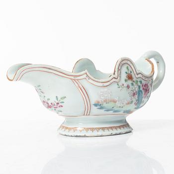A Chinese famille rose porcelain sauce boat, Qing dynasty, Qianlong (1736-95).