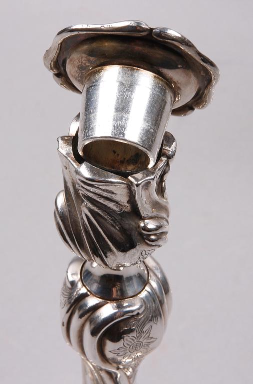 LJUSSTAKAR, ett par, nysilver, rokokostil, Frankrike, 1900-tal.