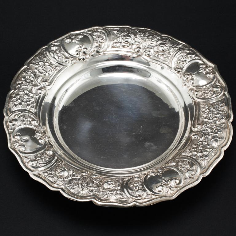A 20th century silver plate from Egypt. Weight 412 g.