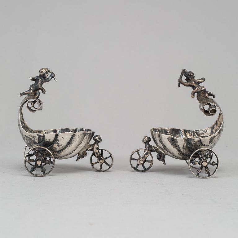 A pair of silver salt cellars, 19th/20th century.