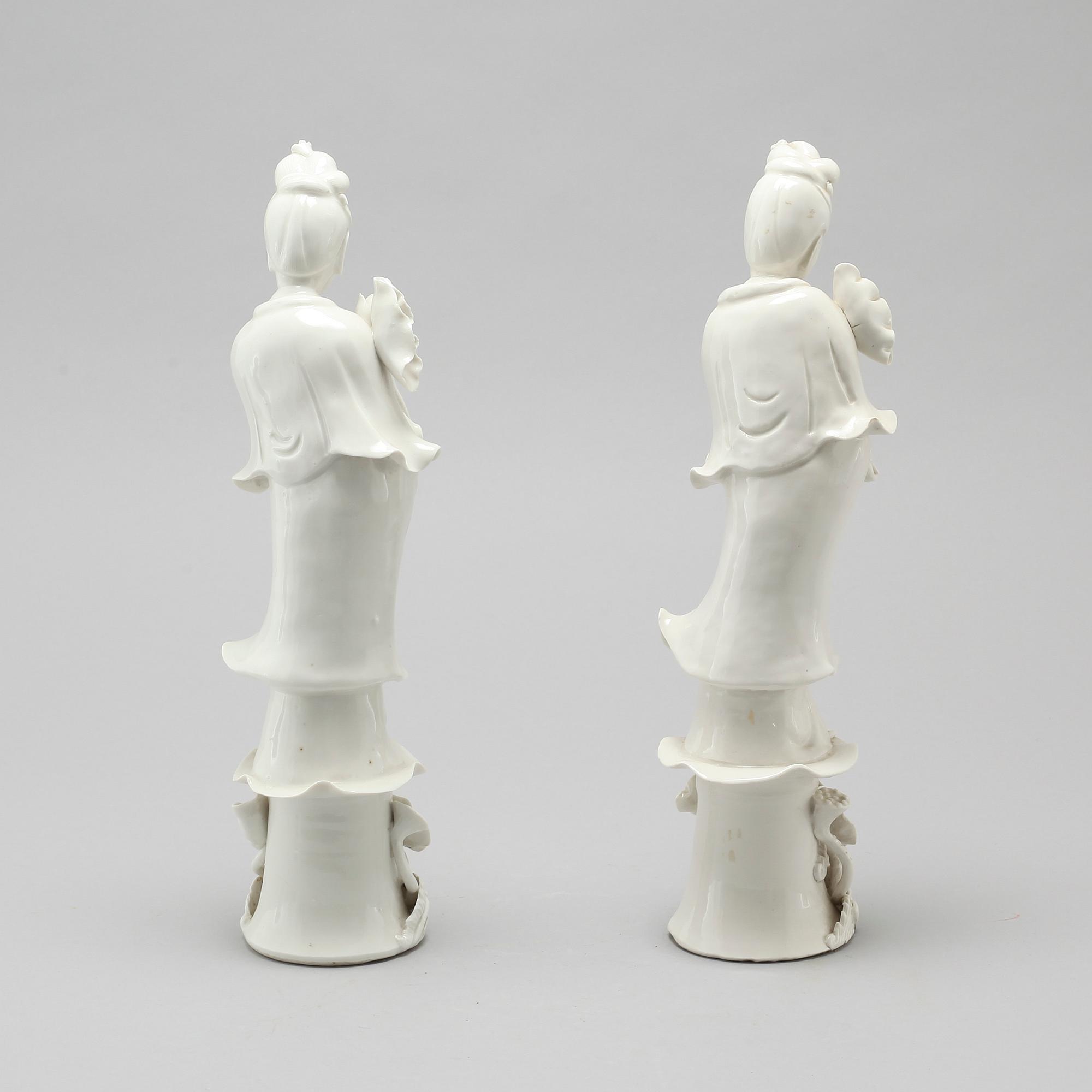 Two blanc de Chine figurines of Guanyin, 20th Century.