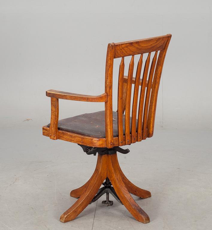 KONTORSSTOL, 1900-talets första hälft.