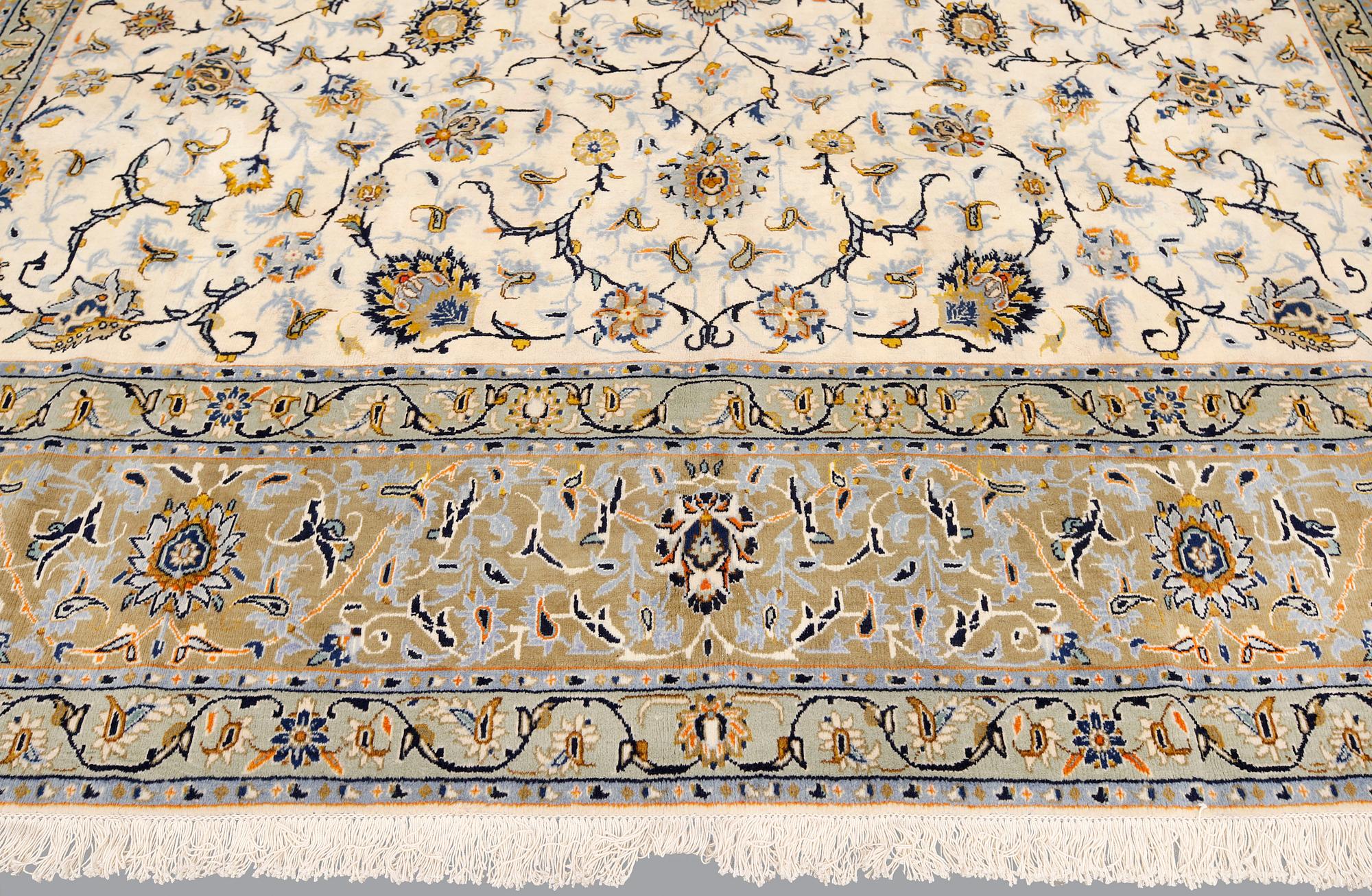 A carpet, Kashan, ca 500 x 347 cm.