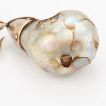 A PEARL PENDANT.