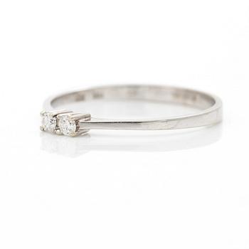 18K white gold ring with two brilliant-cut diamonds.