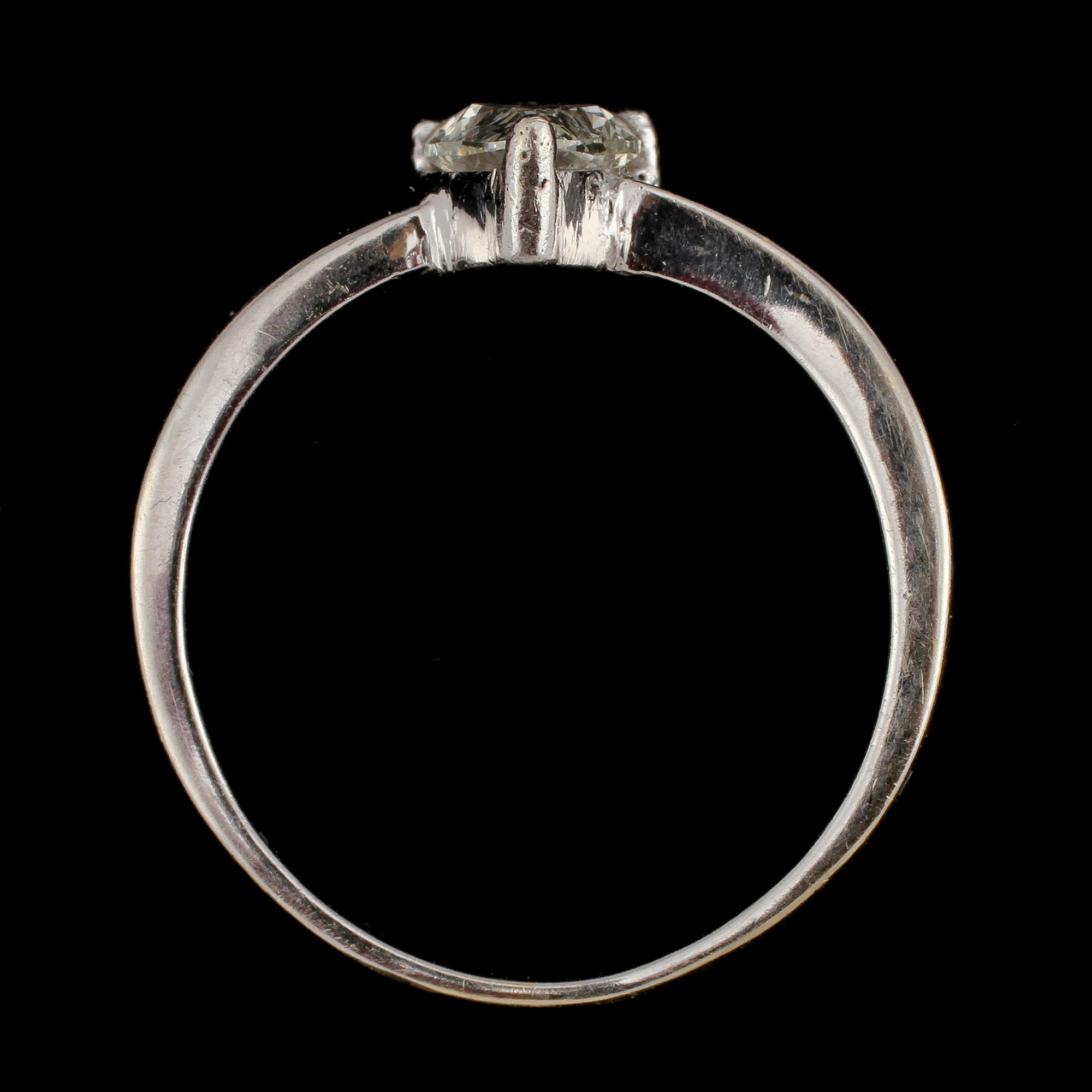 RING, 14k guld med droppslipad diamant 0.805 ct, 2000-tal. Vikt 3 g.