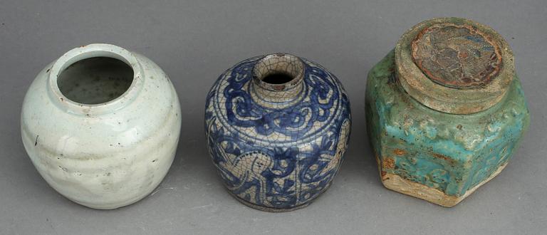 KRUKOR, 3 st, keramik, bla Ming, Sydostasien.