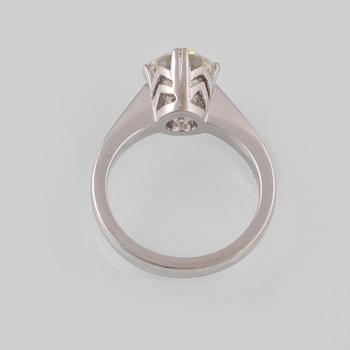 RING, 18K vitguld med briljantslipad diamant 1.52 ct. Vikt 5,9 gram.