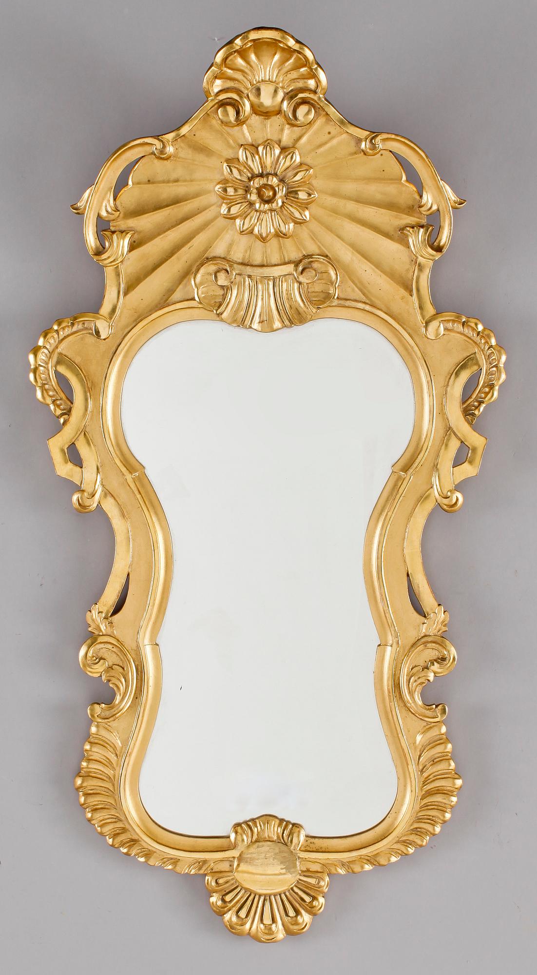 SPEGEL, rokokostil, monogrammärkt "AE" a tergo. 1900-talets andra hälft.