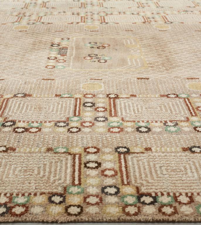 Barbro Nilsson, MATTO, "Krabban, grå", knotted pile, ca 496 x 277,5 cm (of which 45 cm are added on each side), signed AB MMF BN.