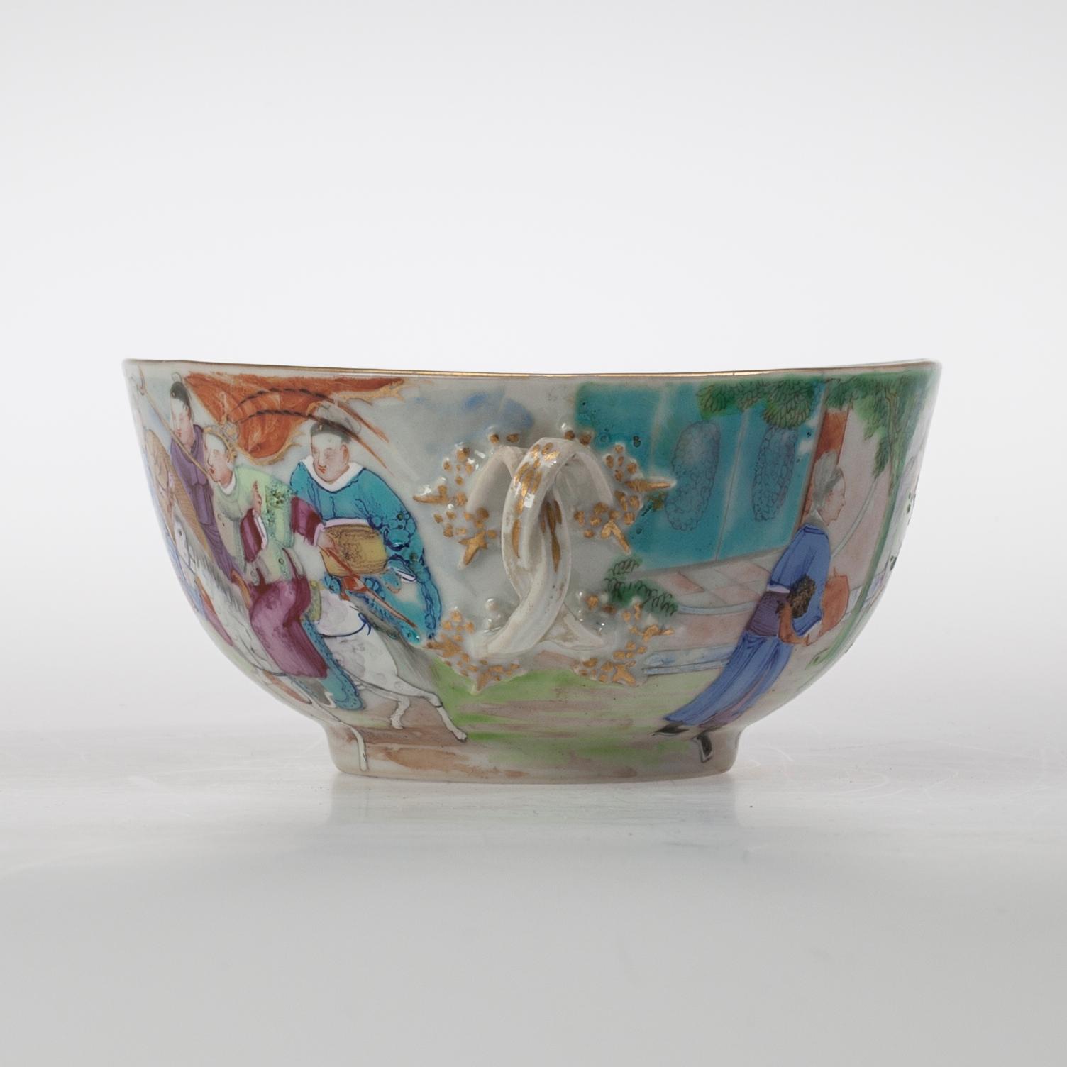 SKÅL MED HÄNKLAR, porslin, Kina, Qianlong (1736-1796).