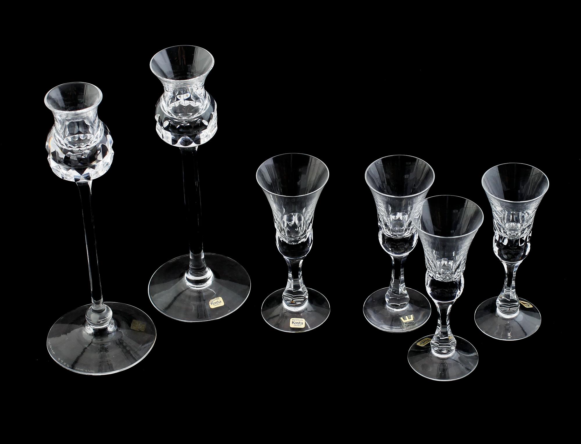 SNAPSGLAS, 8 st samt LJUSSTAKAR, 1 par, glas, "Prince", Göran Wärff, Kosta.