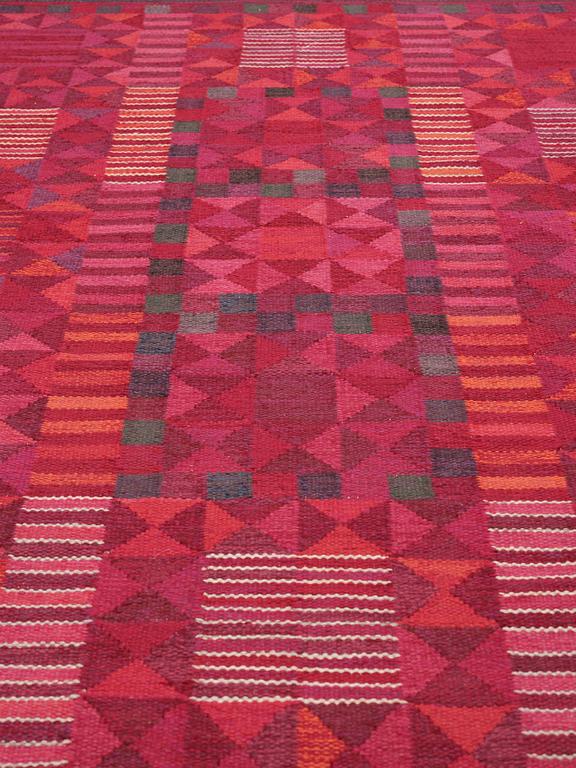 CARPET. "Rubirosa, röd". Flat weave. 216,5 x 141 cm. Signed AB MMF MR.