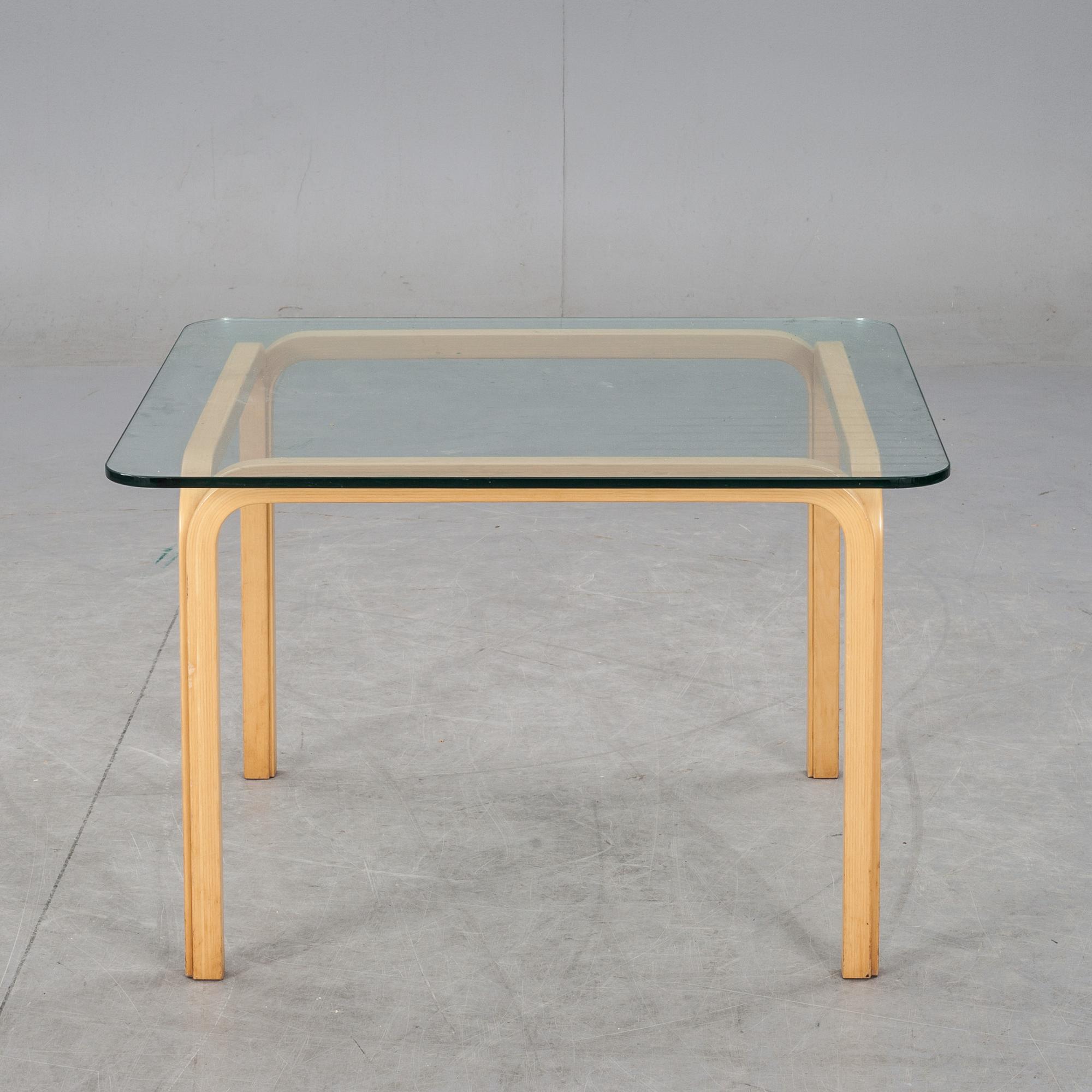 SOFFBORD, Y805C. Alvar Aalto, Artek. Modellen formgiven 1945.