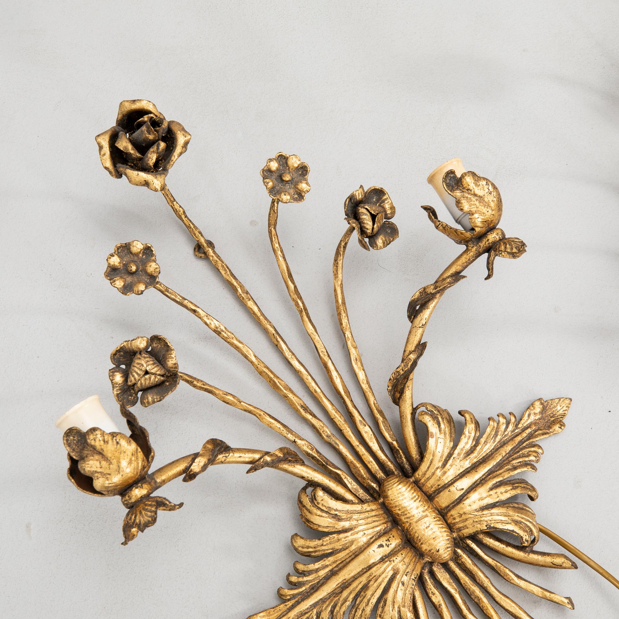 Wall lamps, a pair from the mid-20th century.