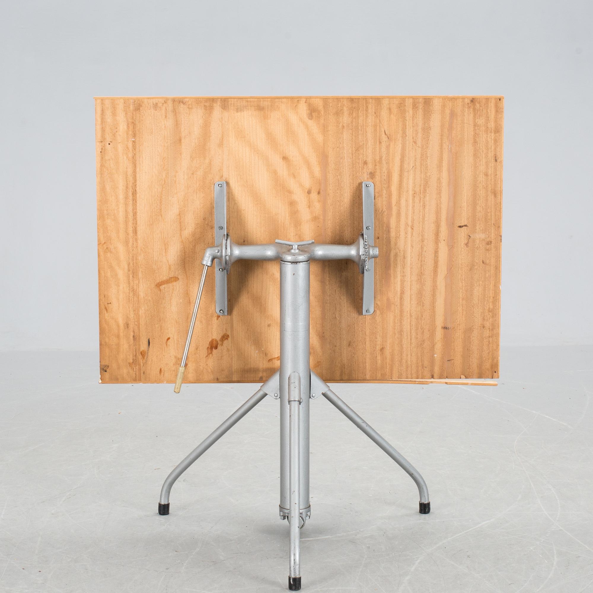 RITBORD / ARKITEKTBORD. Nike, . 1900-talets mitt.