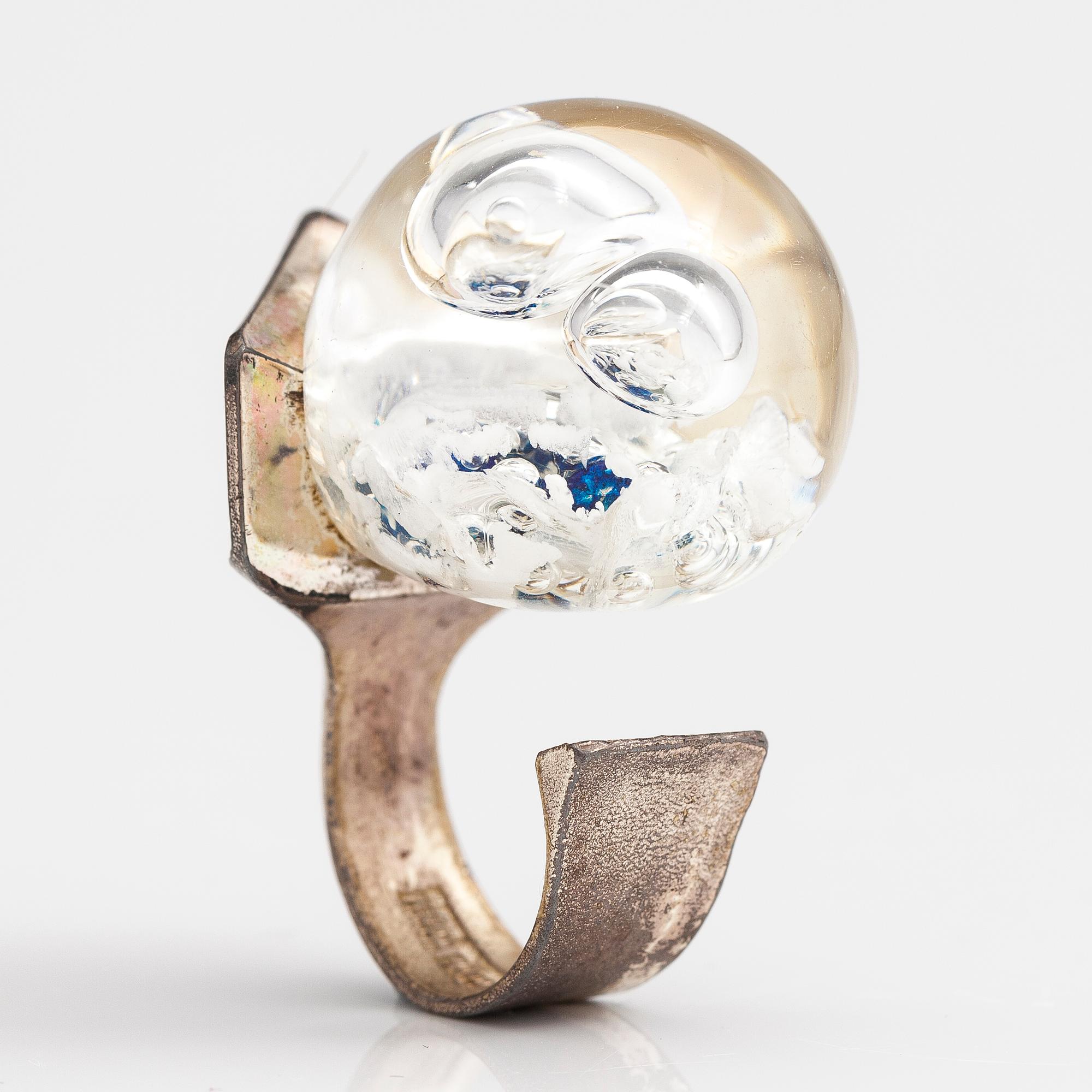 BJÖRN WECKSTRÖM, RING "Förstelnad sjö", sterling silver, akryl. Lapponia 1972.
