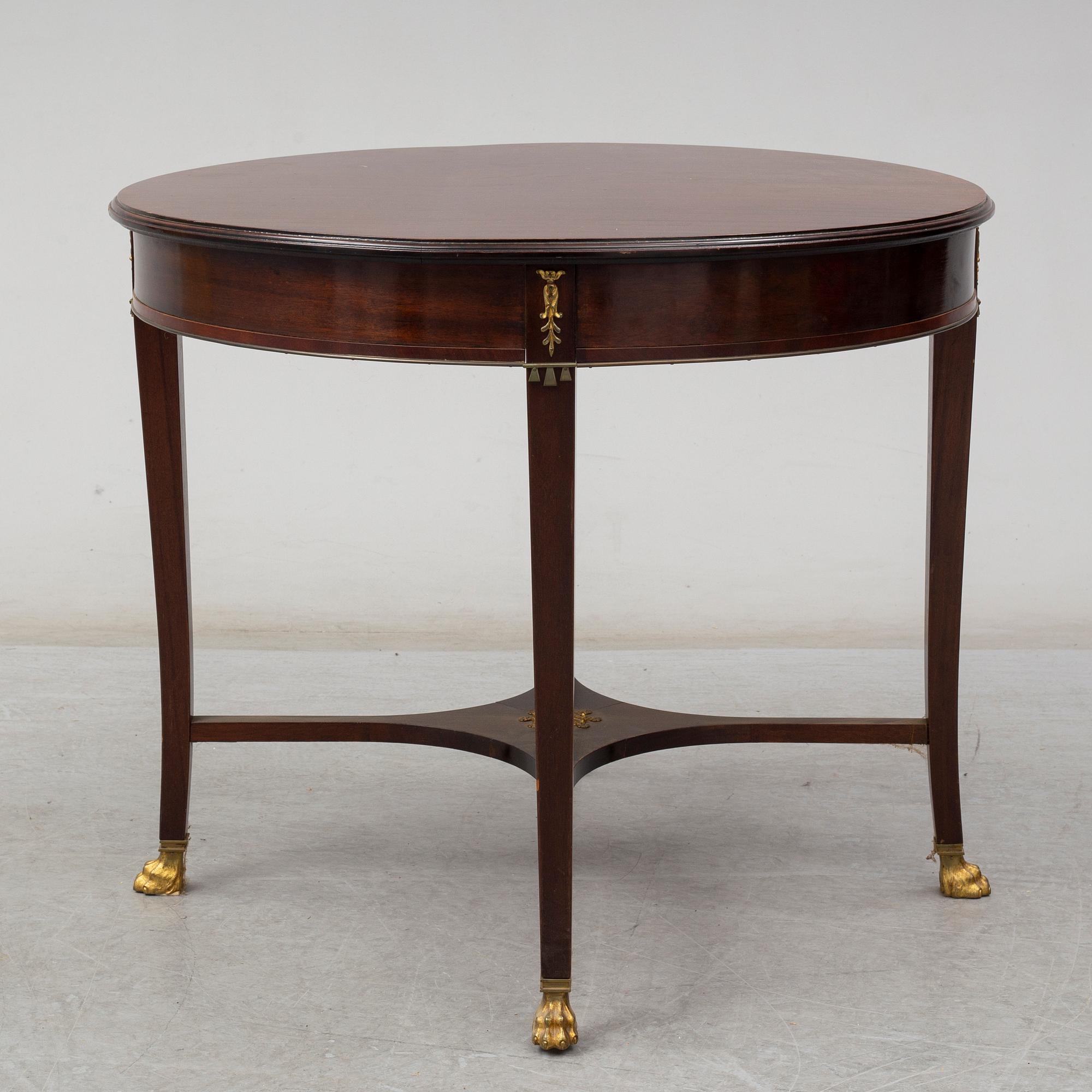 SALONGSBORD SAMT LAMPBORD, ett par, Sengustaviansk stil, tidigt 1900-tal.