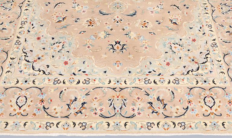 A Keshan carpet, approx. 290 x 198 cm.