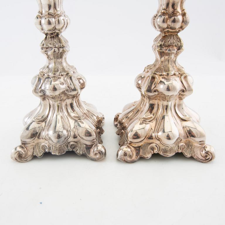 Ljusstakar ett par Barock-stil nysilver 1900-talets första hälft.