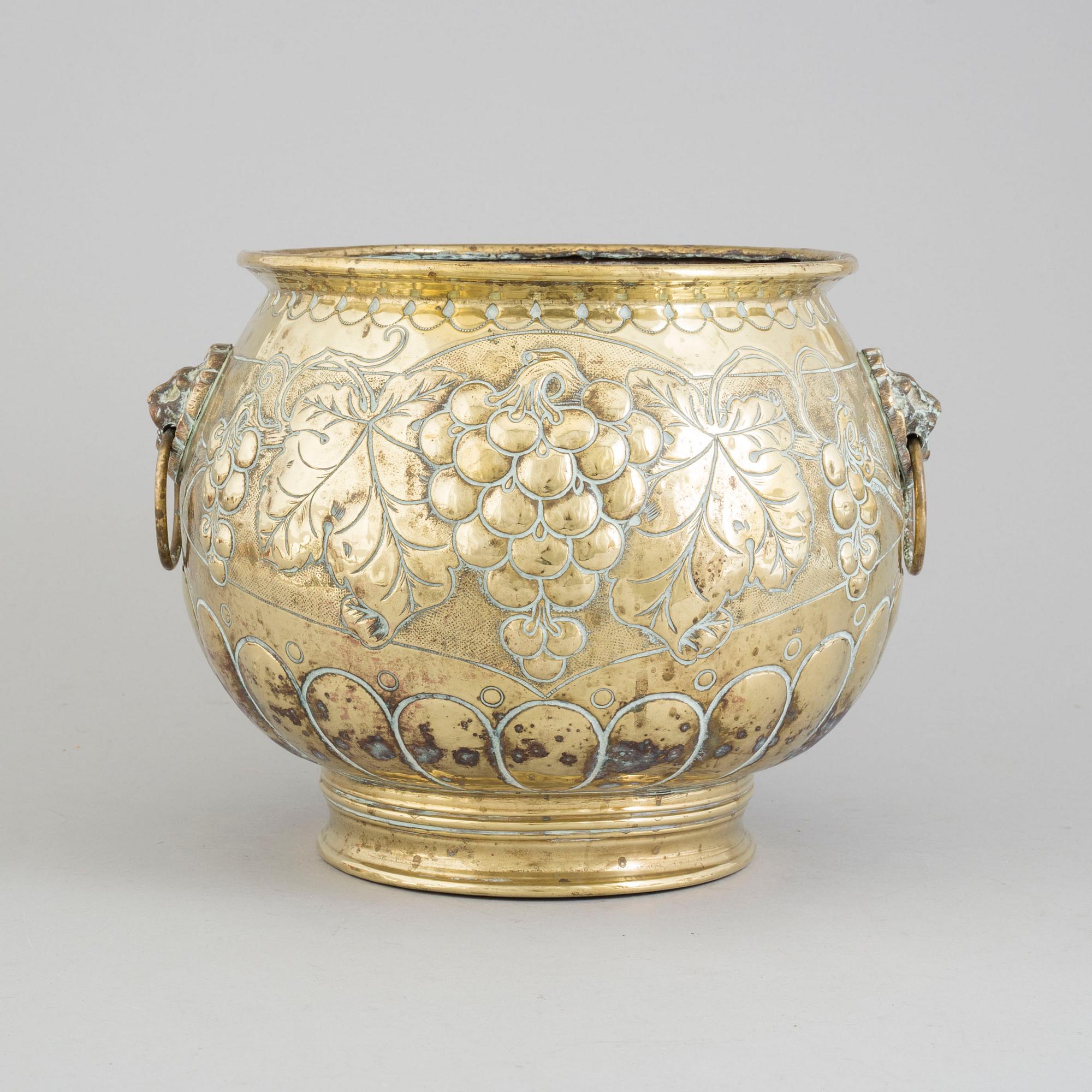 A 19TH CENTURY BRASS FLOWER POT.