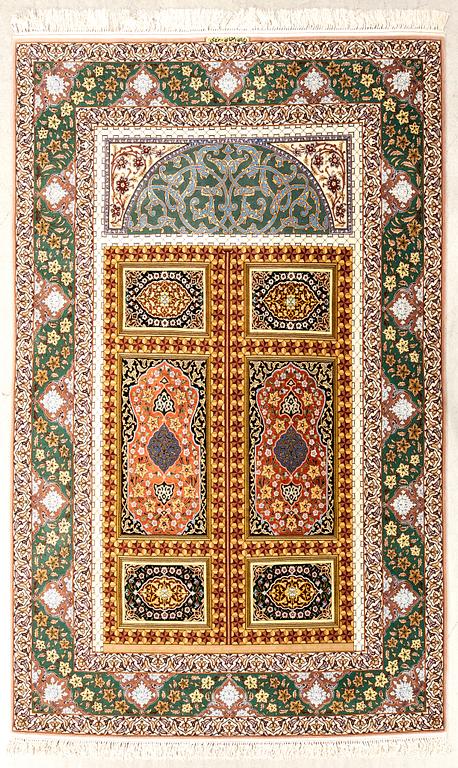 Matta Isfahan old signerad ca 240 x 174 cm.