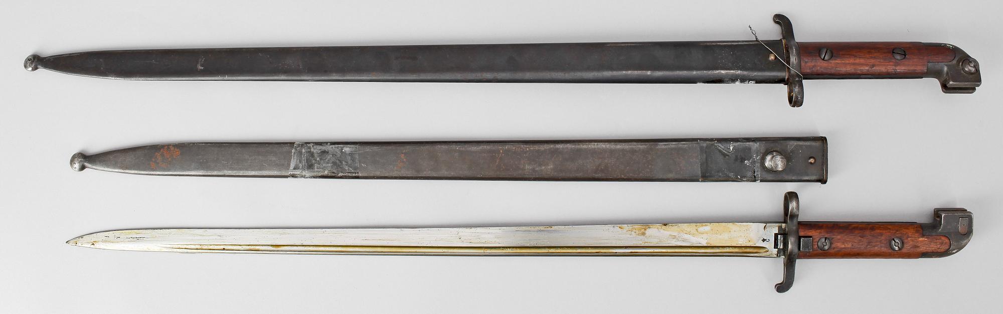 BAJONETTER, ett par, Sverige 1900-tal.
