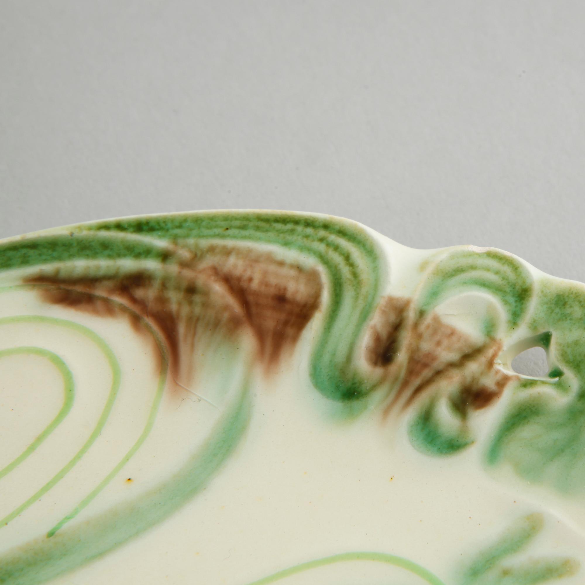 ASSIETTER, 12 st, samt FAT, flintgods, jugend, Villeroy & Boch, Niederlassung Schramberg, märkning mellan 1883-1900.