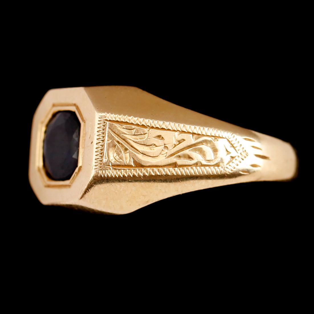 RING, 18 k guld med safir. Vikt med sten ca 11 gram.