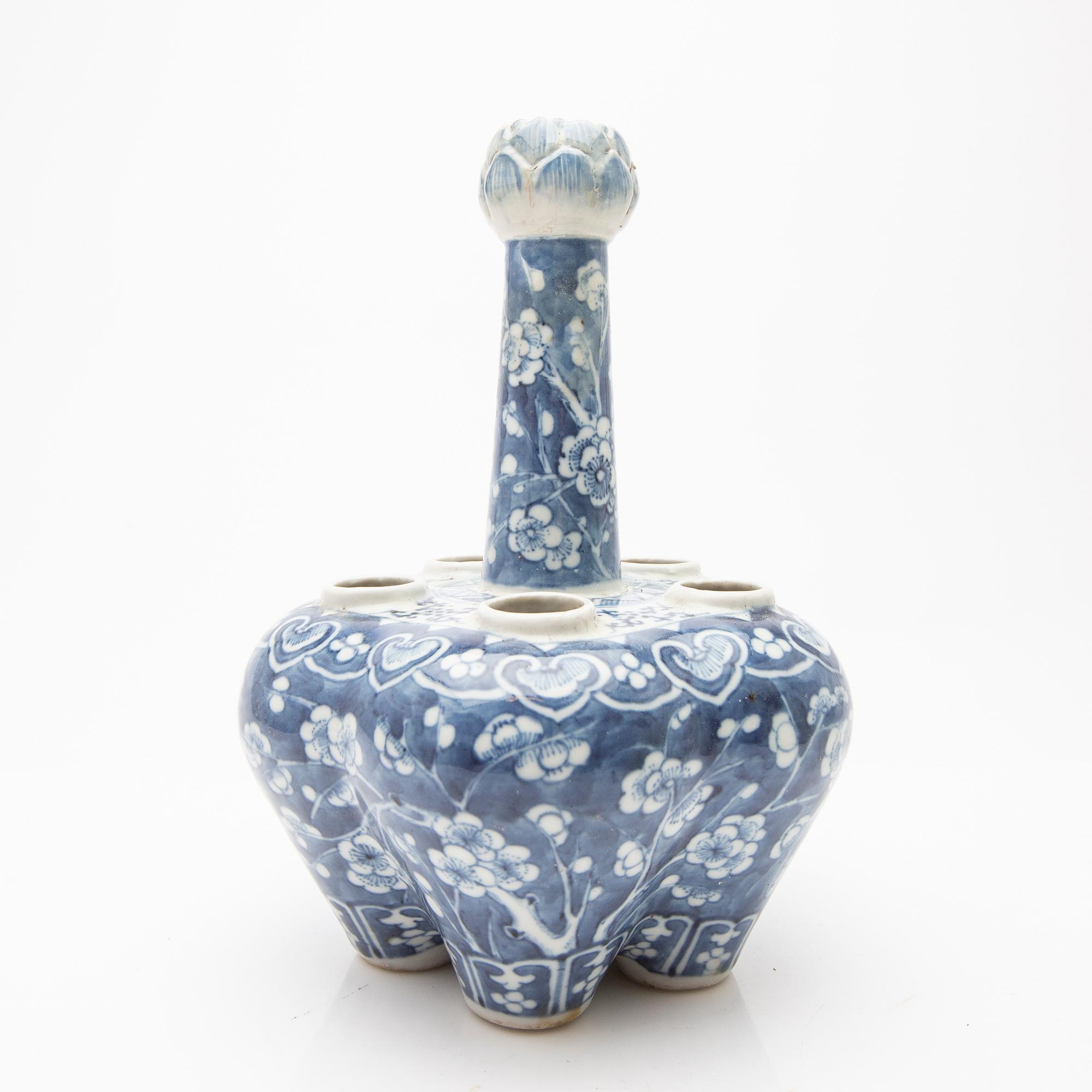 Vases, 2 pcs, China, 19th century.