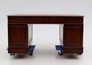 HURTSSKRIVBORD, England, 1900-talets andra hälft.