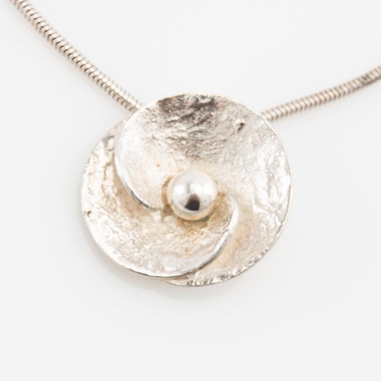 Theresia Hvorslev, necklace, sterling silver, Mema, Lidköping, 1979.
